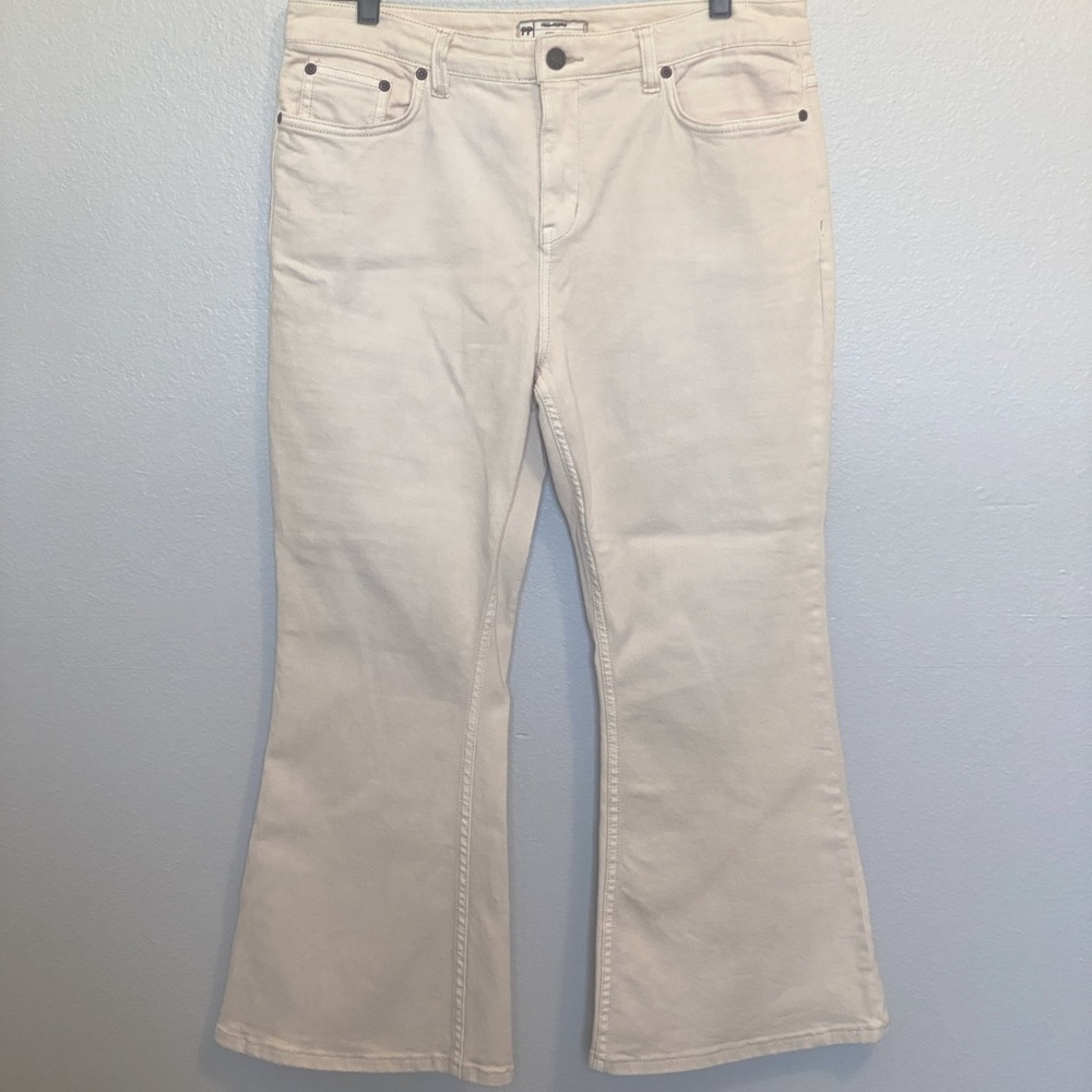 Free People cream colored flare jeans size w31